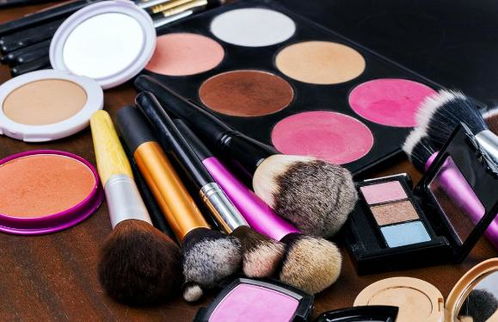 化妝品白癜風患者需謹慎，秋季治療白癜風優(yōu)勢顯著——蘭州中研完美拯救